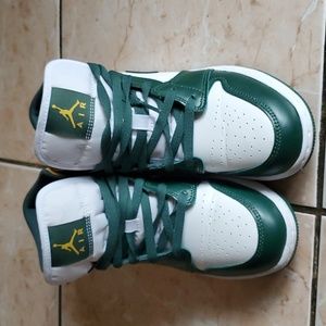 Jordans Mens Air Jordan 1 Mid Sonic